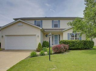 607 E Tomaras Ave, Savoy, IL 61874