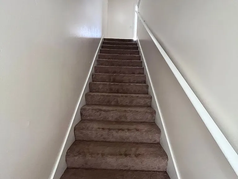 211 Johnson Ct — Photo 4