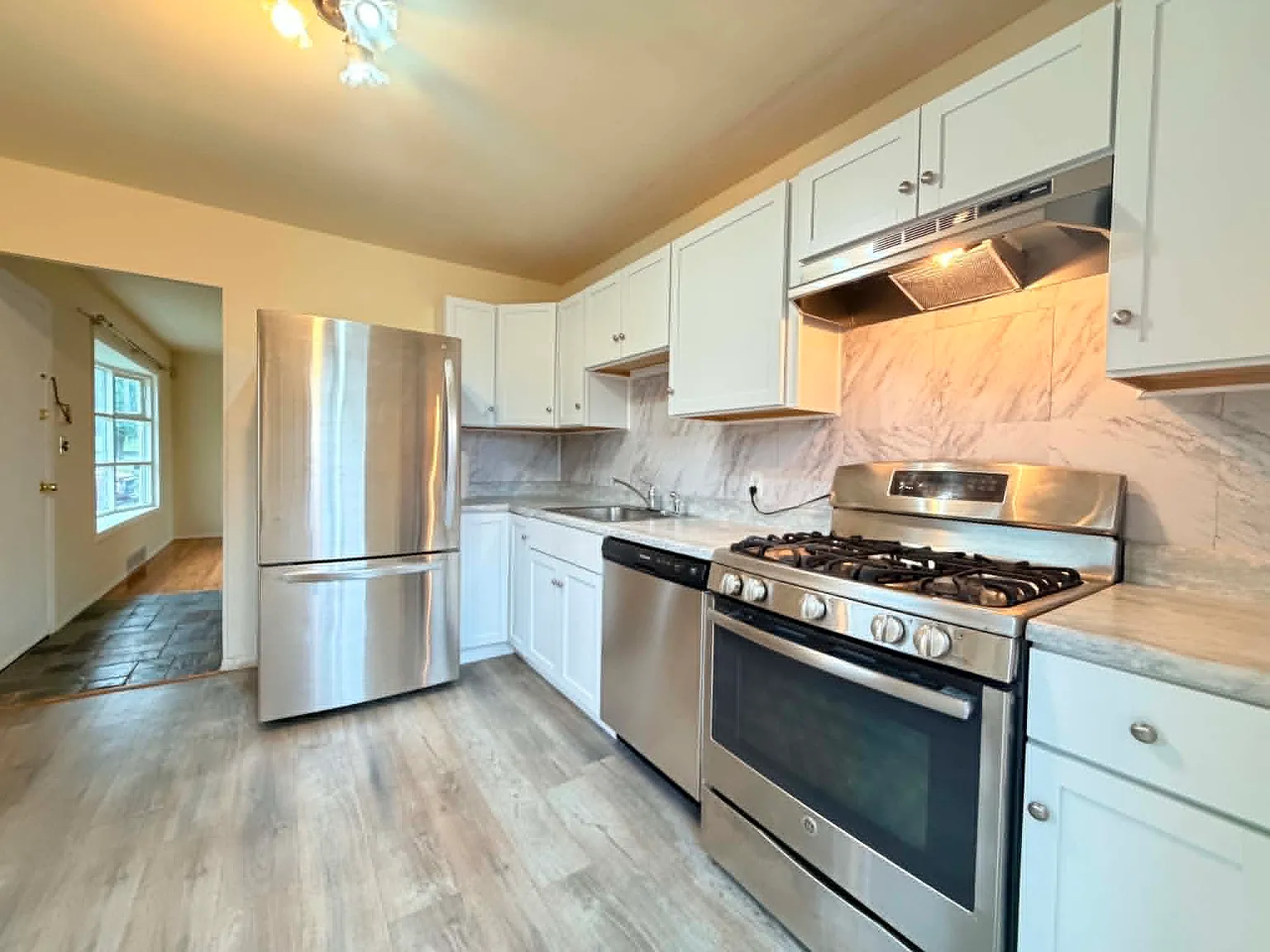 3 bed, 1932 sqft, $2,850 — Photo 4