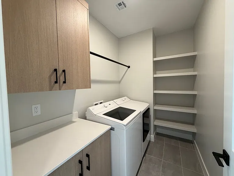 597 E Hemsworth Ln — Photo 29