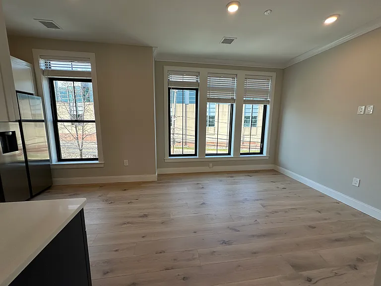 157 Everett St #305E — Photo 17