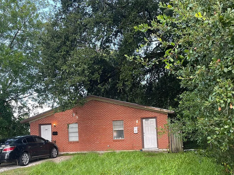 306 Lake Rd — Photo 1
