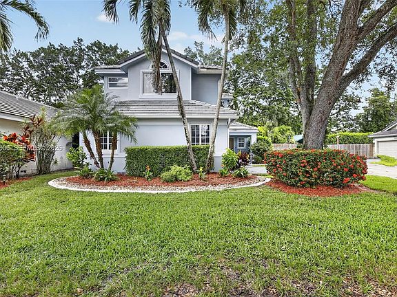 3rd image of 8815 Woodside Ct