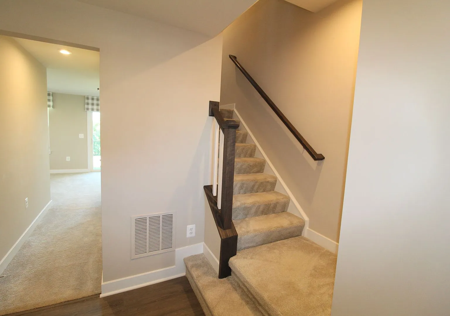 Townhome for rent with gorgeous mountain views! - 4489 Drysdale St. — Photo 2