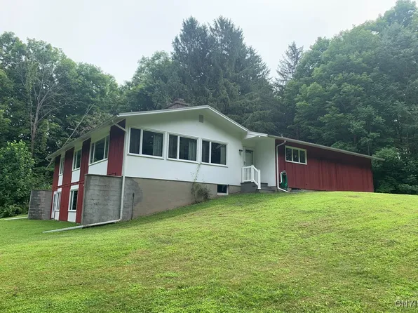 9131 River Rd, Phoenix, NY 13135