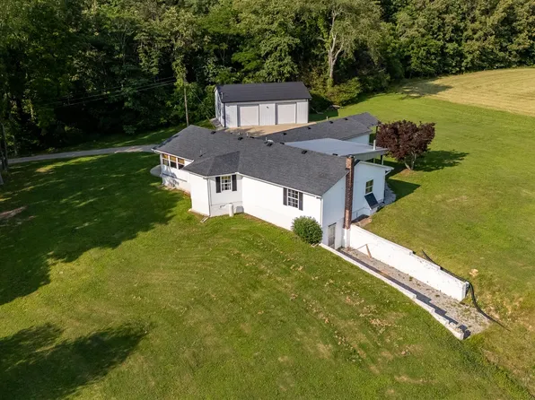 876 W Point Rd, Lawrenceburg, TN 38464