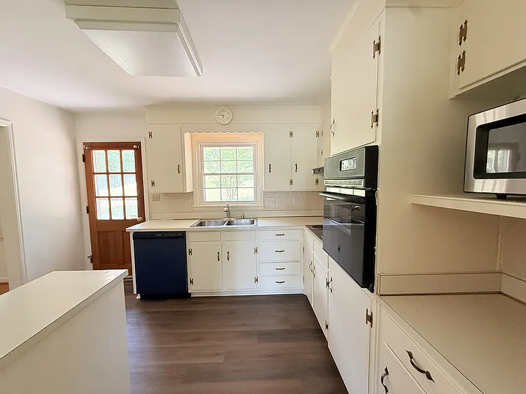 5820 Castle Rock Rd — Photo 6
