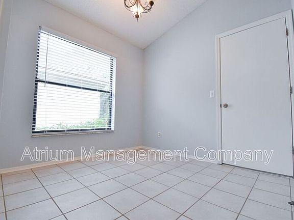 3rd image of 277 Lakebreeze Cir
