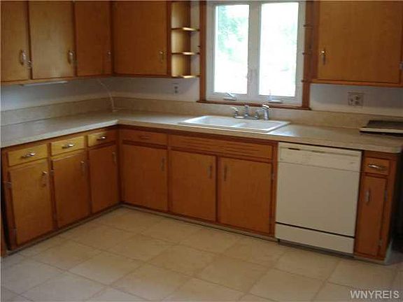 3rd image of 109 E Grand Blvd