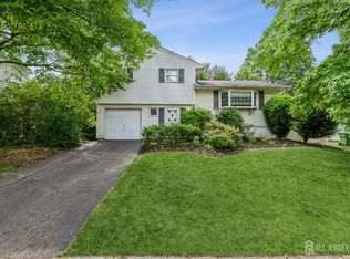 28 Price Dr, Edison, NJ 08817