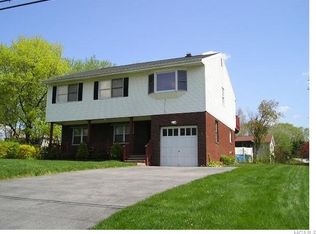 15 Willow Pkwy, New Windsor, NY 12553