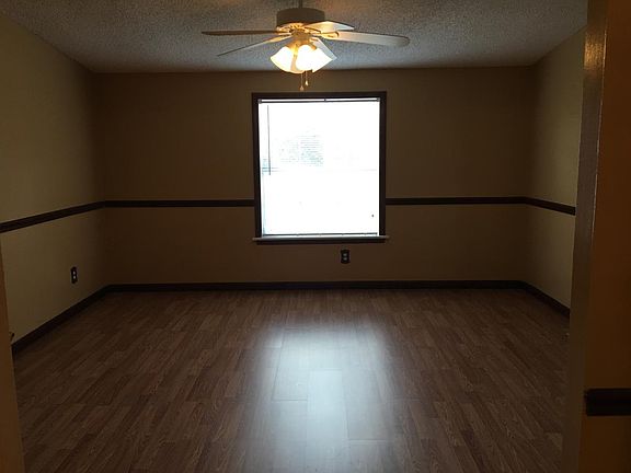 5th image of 706 E China St