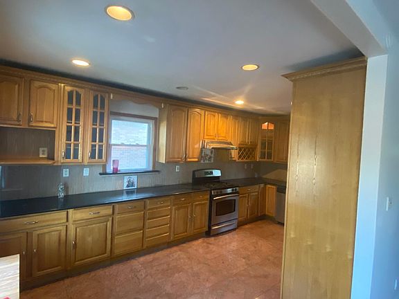 4th image of 19521 Hillside Ave