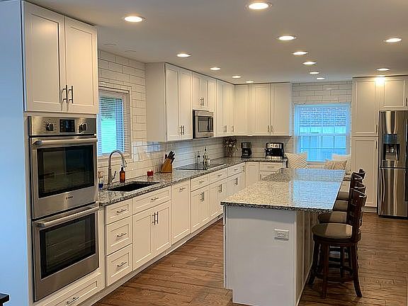 Huge kitchen with 10' island
