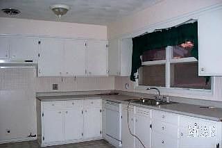 3rd image of 118 Carpenter Ave