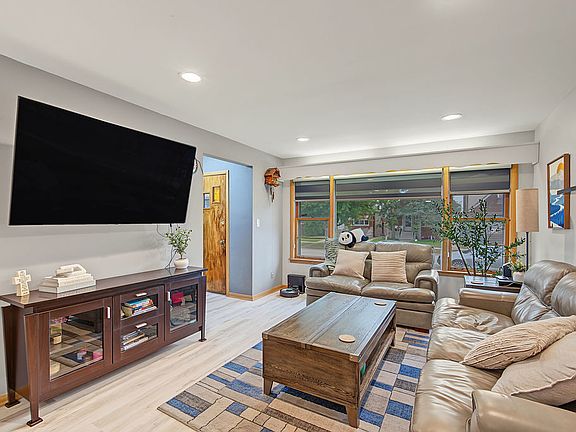 5th image of 10712 S Avenue B