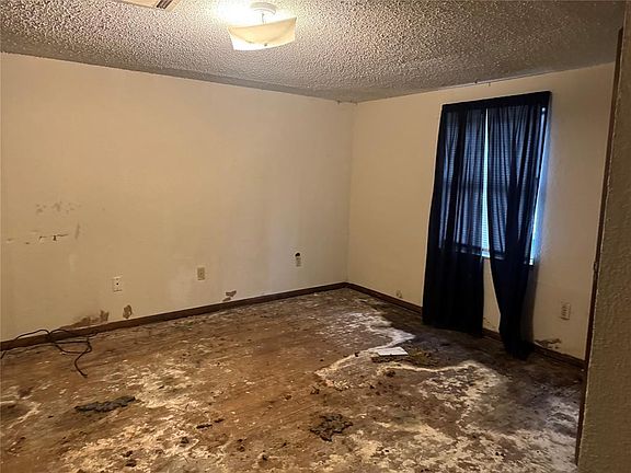 3rd image of 504 NW 90th St