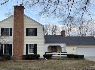 3889 Waldenwood Dr, Ann Arbor, MI