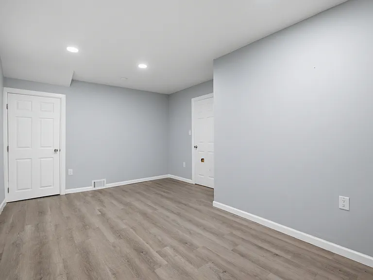 71 E 22nd St #1 — Photo 11