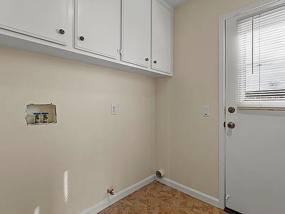 2nd image of 1062 Winthrop Dr