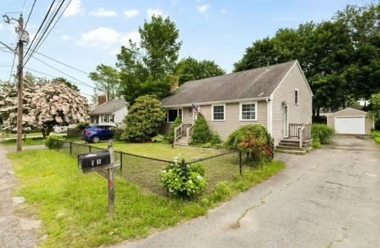 1 bed, 1.0 bath, $1,100 — Photo 2