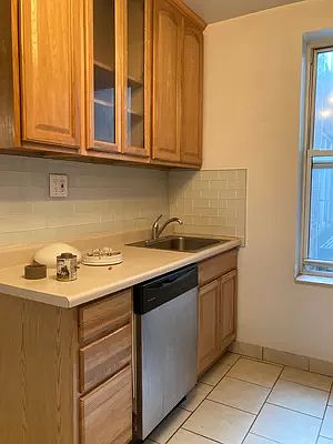 4th image of 707 W 171st St #3B