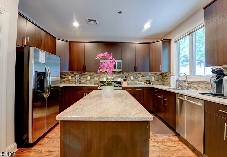 50 Bloomfield Ave #50 — Photo 3