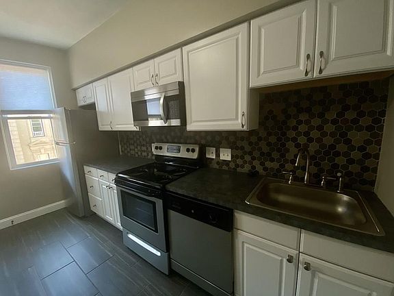 3rd image of 1862-1870 Beacon St #106