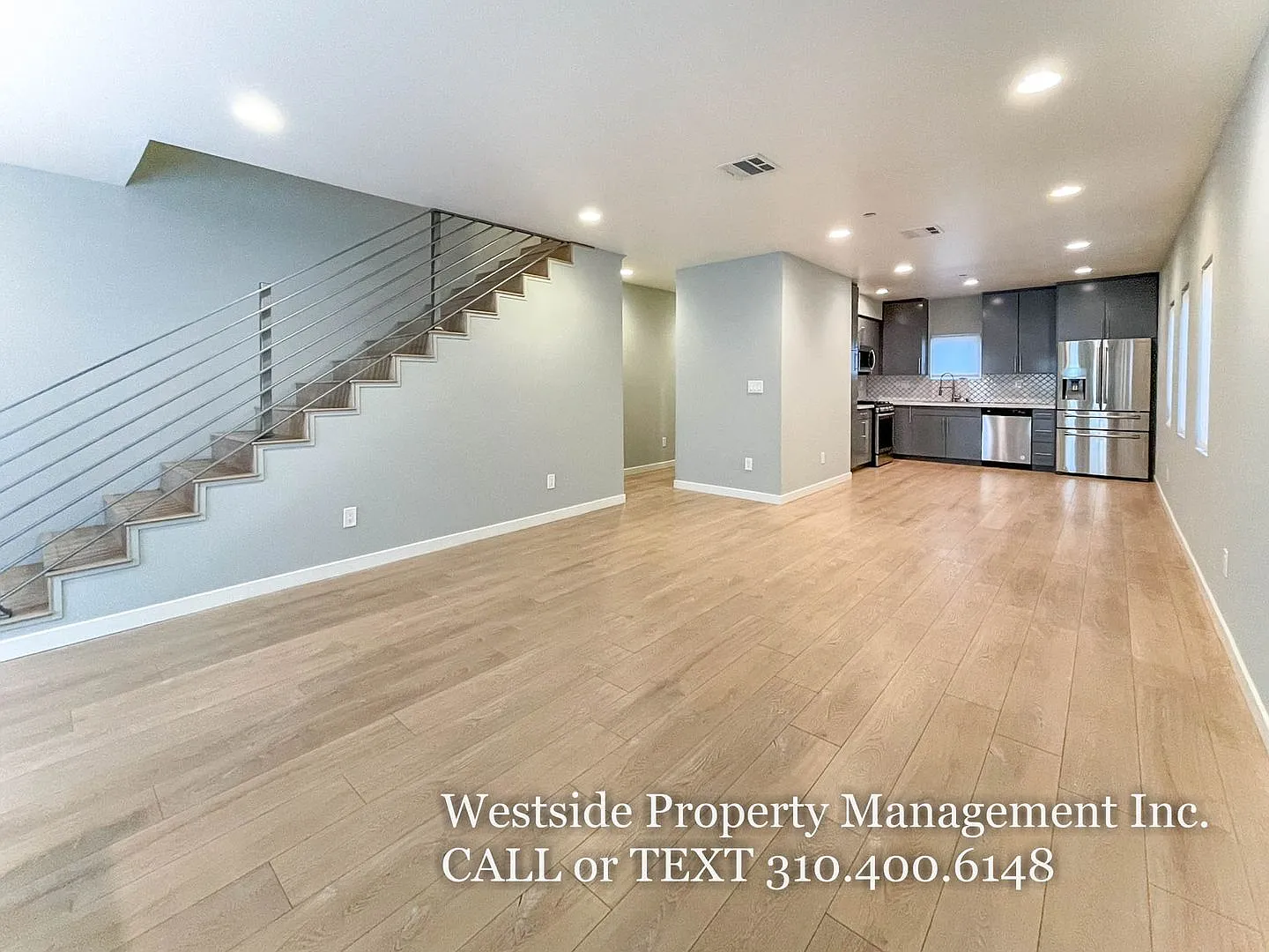 Stunning Modern 3 Bedroom Townhome in Hollywood — Photo 1