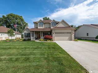 2886 E Country Ln, Monroe, MI 48162