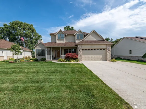 2886 E Country Ln, Monroe, MI 48162