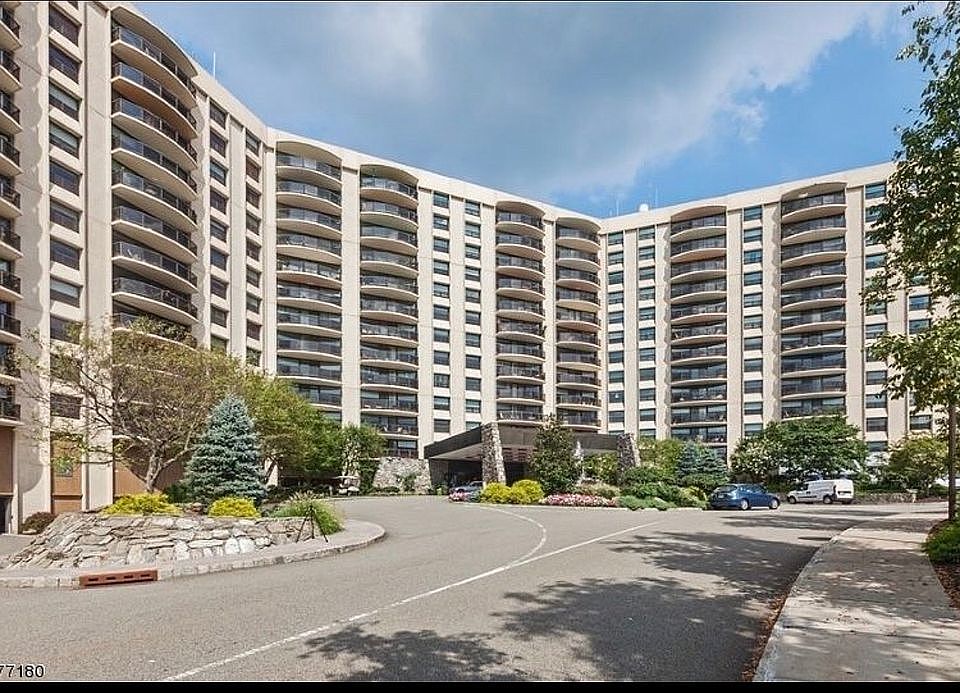 1st image of 2 Claridge Dr #1BW-104