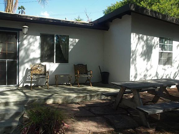 Front Porch and Pick-nick table