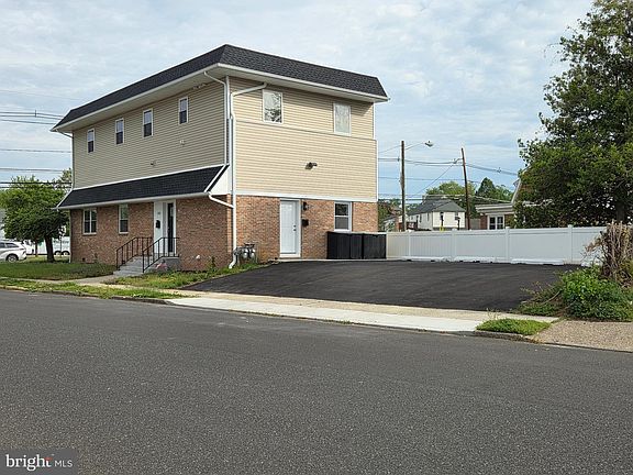 2nd image of 102 E Clements Bridge Rd #2