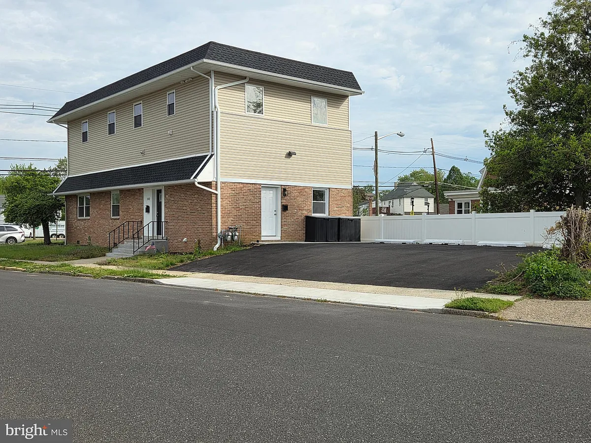 Building Photo - 102 E Clements Bridge Rd #2