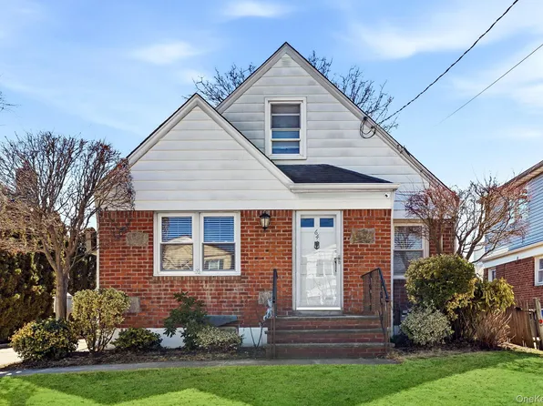 64 W Fenimore Street, Valley Stream, NY 11580