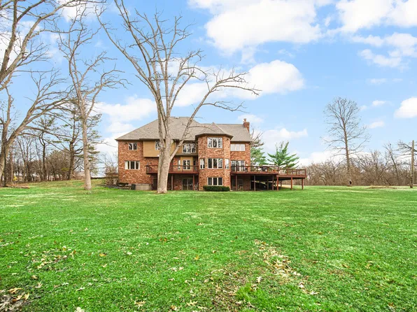 1N424 Indian Knoll Rd, West Chicago, IL 60185