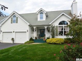 4 Deauville Ct, Northport, NY 11768