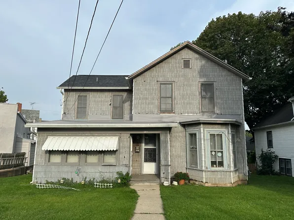 407 1/2 S Beaver Ave, Freeport, IL 61032