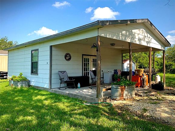 4th image of 10 Burke Ct