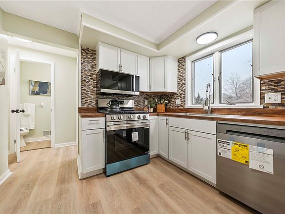 4th image of 60 Jade Dr