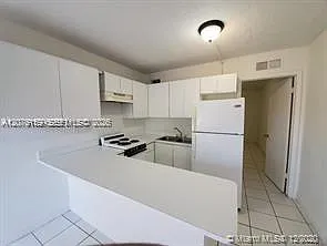 Villas At Cutler Bay Cond — Photo 1