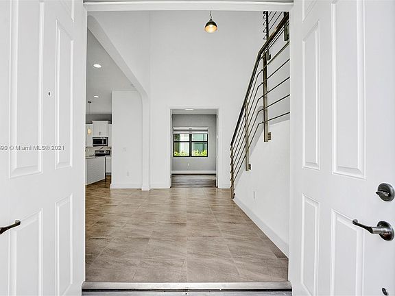 5th image of 11844 Sw 13th Ct
