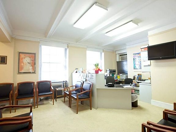 3rd image of 901 Lexington Ave