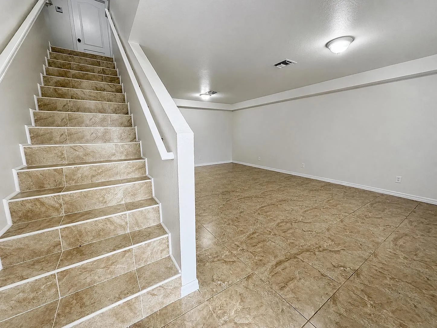 4 bed, 2.5 bath, 2173 sqft, $2,000 — Photo 2