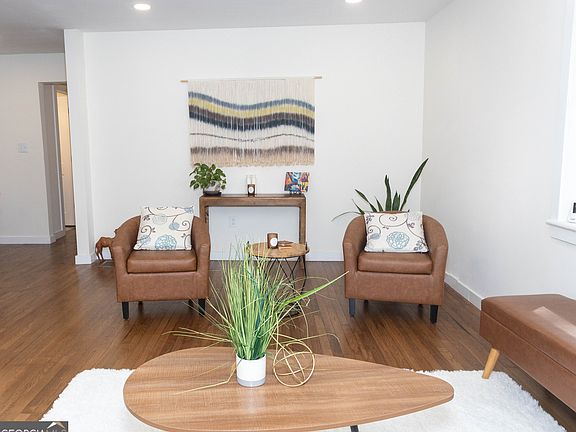 4th image of 2425 Hillside Ave