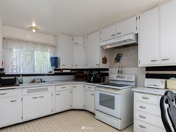4th image of 14918 W Thorne Ln SW