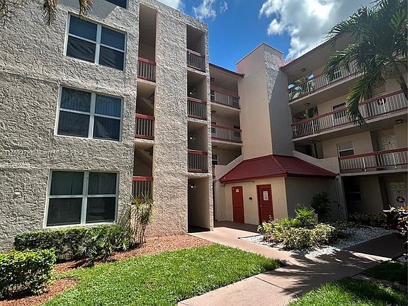 2nd image of 9421 Evergreen Pl APT 302