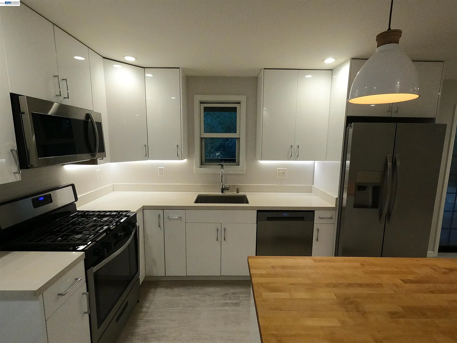 2 bed, 850 sqft, $4,600 — Photo 1