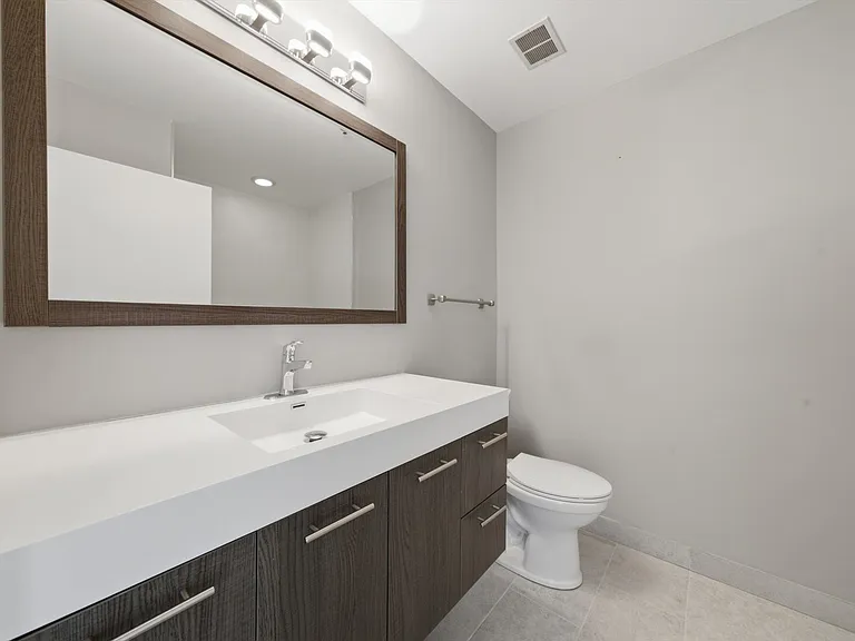 920 W Madison St #B4 — Photo 24